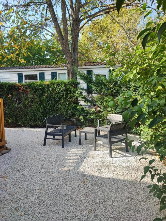Mobil Home Tout Confort 6 Personnes Climatise Au Pied Du Luberon La Roque-d'Antheron Exterior photo
