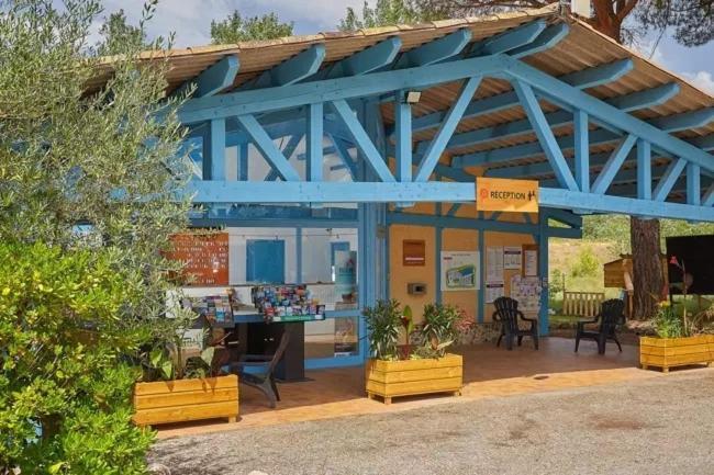 Mobil Home Tout Confort 6 Personnes Climatise Au Pied Du Luberon La Roque-d'Antheron Exterior photo